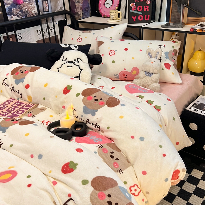 91家纺网 家纺一手货源 找家纺 HL原创 2024新款黑色场景印花牛奶绒四件套 糖果屋