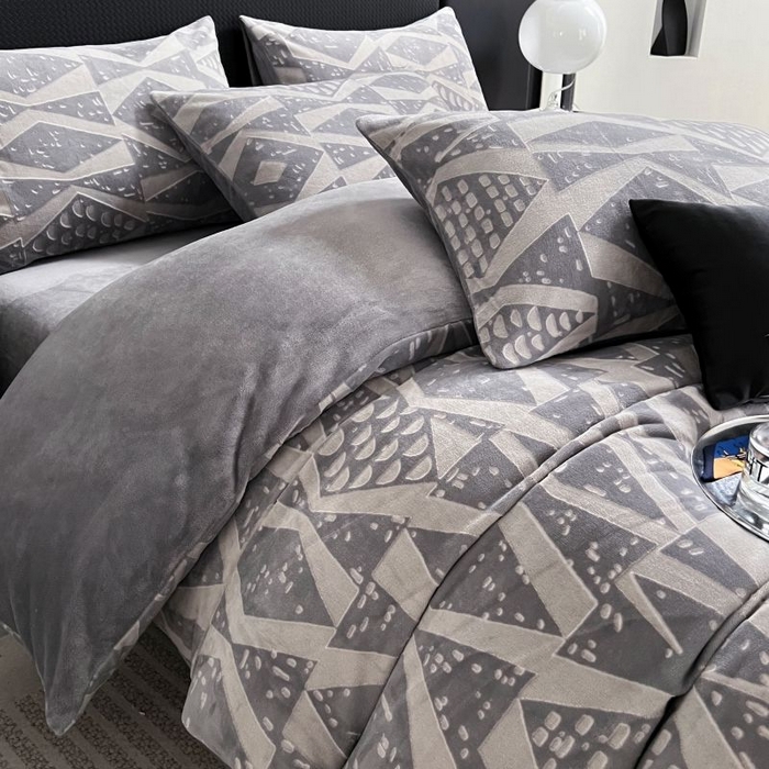 91家纺网 家纺一手货源 找家纺 HL原创 2024新款轻奢风雕花牛奶绒四件套 都市