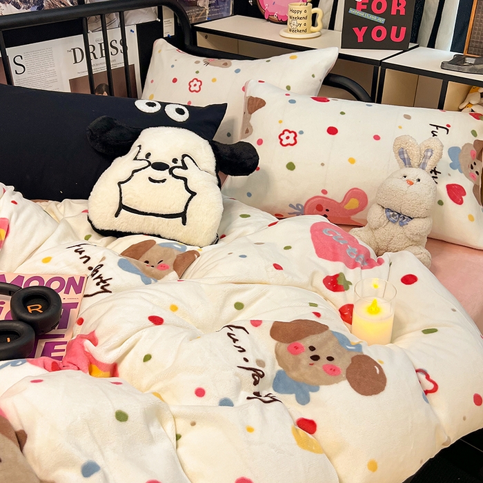 91家纺网 家纺一手货源 找家纺 HL原创 2024新款黑色场景印花牛奶绒四件套 糖果屋