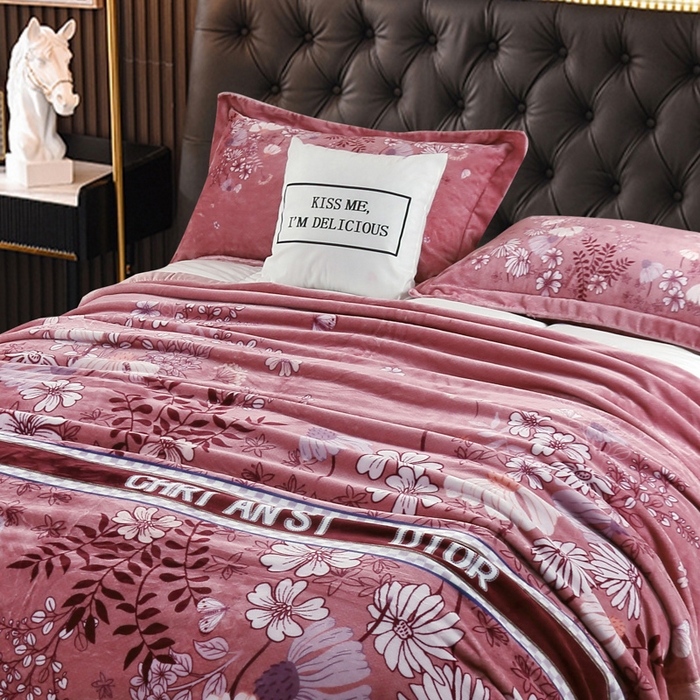 91家纺网 家纺一手货源 找家纺 好艺佳毛毯 2025新款升级多功能3D数码印花毛毯 被套两用拉舍尔云毯 金枝玉叶-豆沙