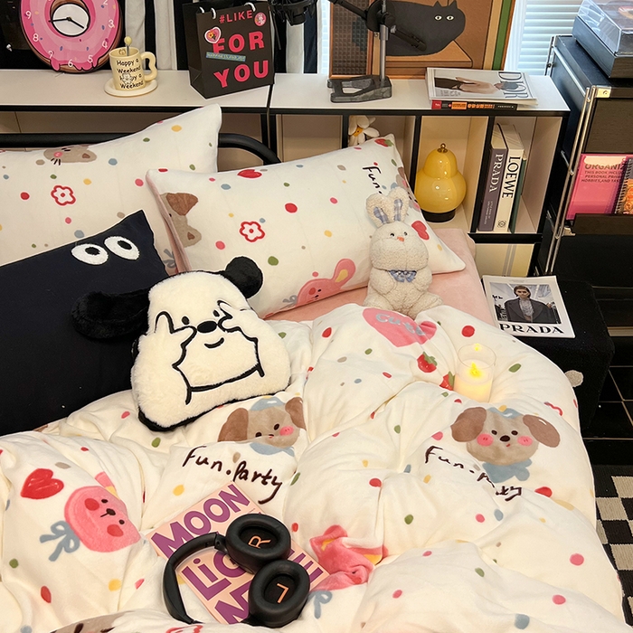 91家纺网 家纺一手货源 找家纺 HL原创 2024新款黑色场景印花牛奶绒四件套 糖果屋