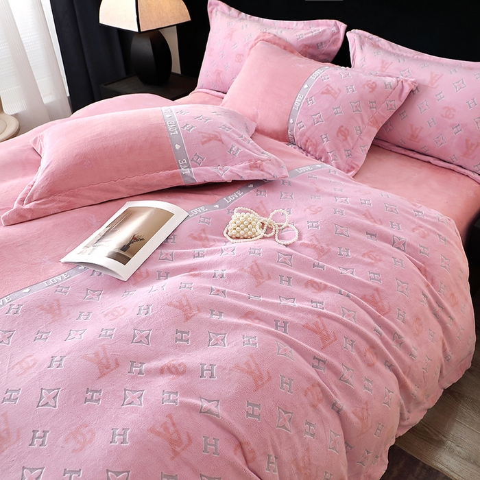 91家纺网 家纺一手货源 找家纺 席之家 2024新款A类平雕印花全消光260克雅丝绒四件套 胭脂粉