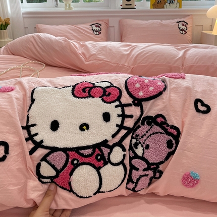 91家纺网 家纺一手货源 找家纺 （总）奈颜 2024正版授权三丽鸥爆款超柔水洗棉纯色毛巾绣四件套学生三件套（含防伪吊牌）-摄影图