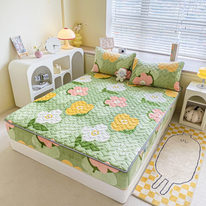 91家纺网 家纺一手货源 找家纺 卡伦家纺 2025新款A类牛奶绒大豆纤维抗菌夹棉床笠 花之谷