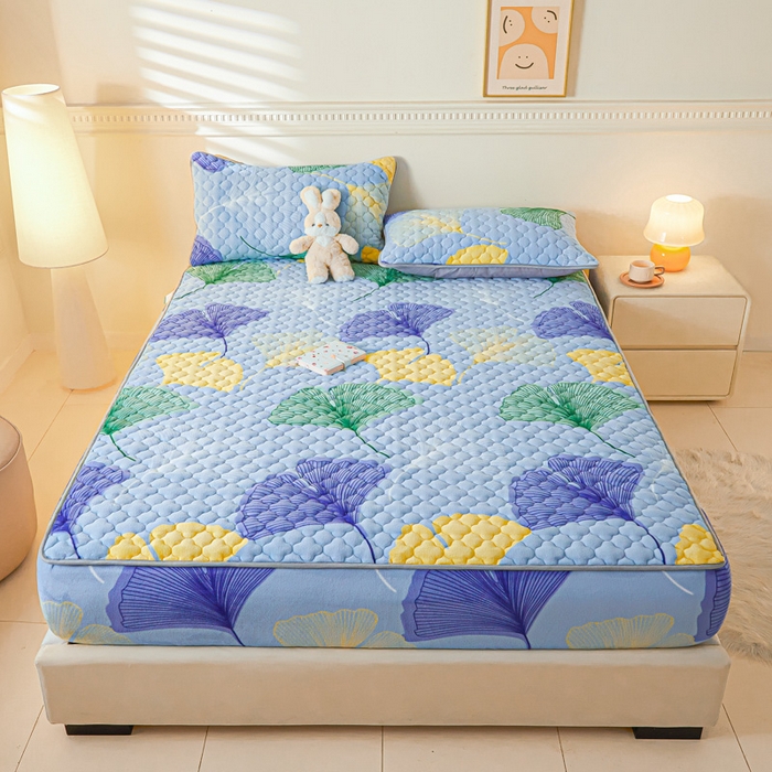 91家纺网 家纺一手货源 找家纺 卡伦家纺 2025新款A类牛奶绒大豆纤维抗菌夹棉床笠 金叶飘香