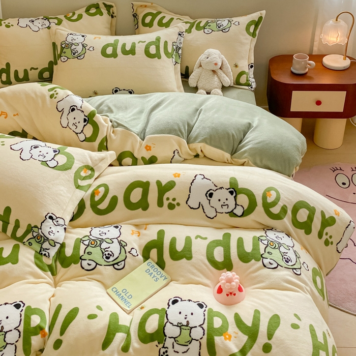 91家纺网 家纺一手货源 找家纺 梦之岛 2024新款高克重小清新印花牛奶绒保暖四件套 开心熊