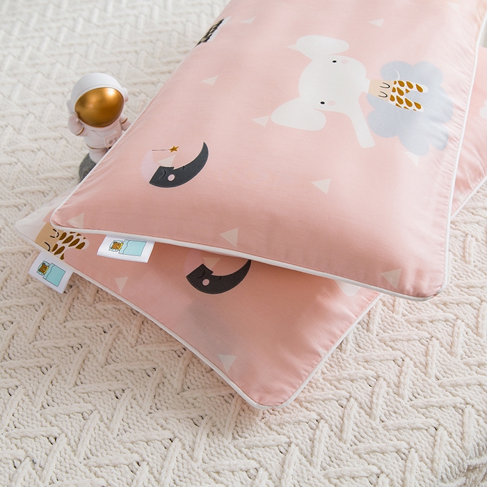 91家纺网 家纺一手货源 找家纺 2024新款A类60支印花儿童枕头套 粉象安安