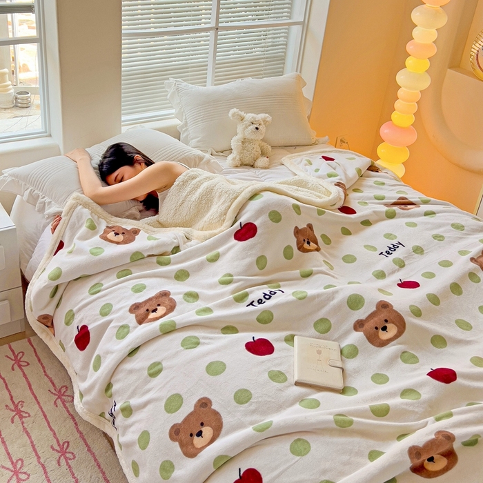 91家纺网 家纺一手货源 找家纺 鑫喜莱家纺 2024新款牛奶绒羊羔绒盖毯毛毯毯子午睡毯 苹果熊