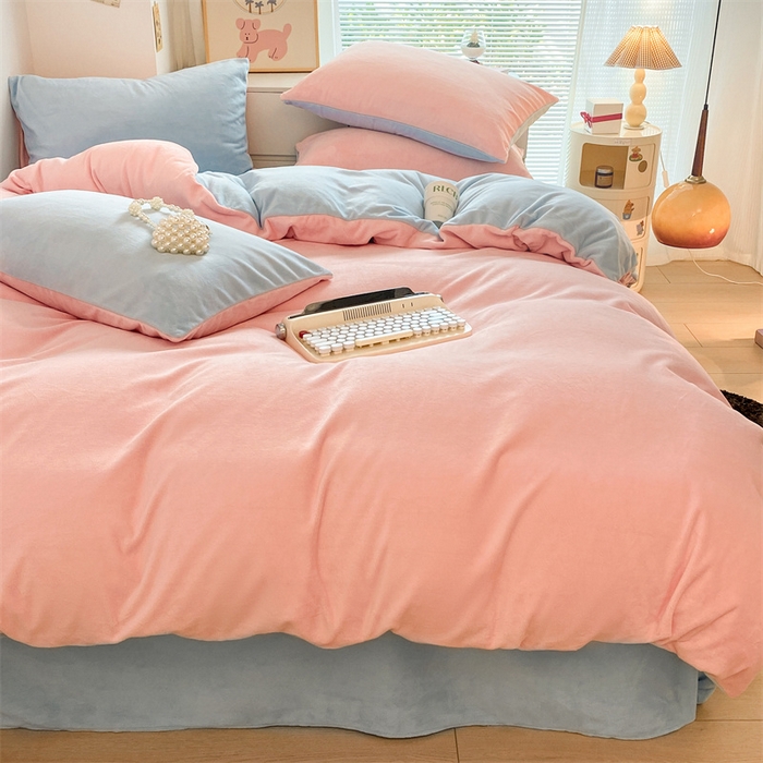 91家纺网 家纺一手货源 找家纺 857家居 2024新款A类牛奶绒纯色双拼四件套 冰激凌粉