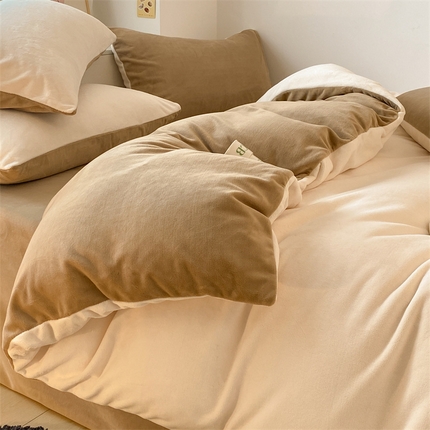 91家纺网 家纺一手货源 找家纺 857家居 2024新款A类牛奶绒纯色双拼四件套 巧克力奶昔