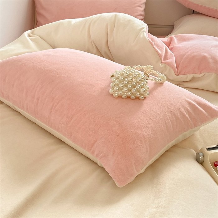 91家纺网 家纺一手货源 找家纺 857家居 2024新款A类牛奶绒纯色双拼四件套 奶昔粉