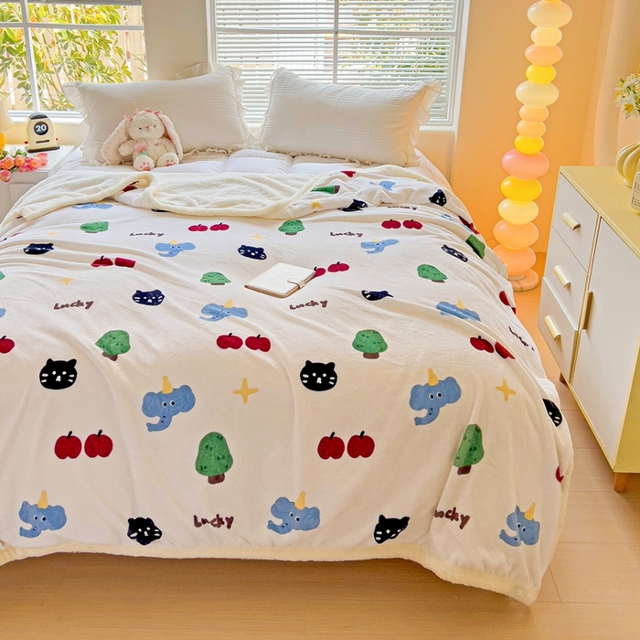 91家纺网 家纺一手货源 找家纺 鑫喜莱家纺 2024新款牛奶绒羊羔绒盖毯毛毯毯子午睡毯 萌趣森林