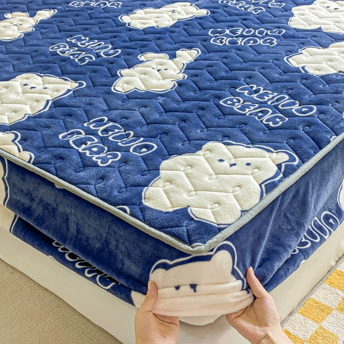 91家纺网 家纺一手货源 找家纺 卡伦家纺 2025新款A类牛奶绒大豆纤维抗菌夹棉床笠 开心乐园