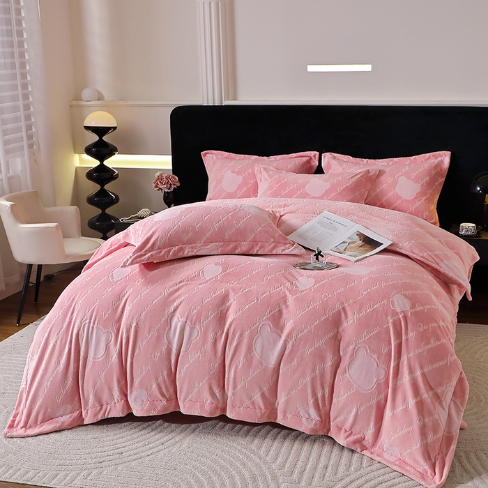 91家纺网 家纺一手货源 找家纺 席之家 2024新款A类平雕印花全消光260克雅丝绒四件套米奇粉