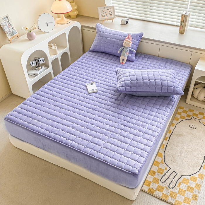 91家纺网 家纺一手货源 找家纺 卡伦家纺 2025新款A类牛奶绒大豆纤维抗菌夹棉床笠 高贵紫