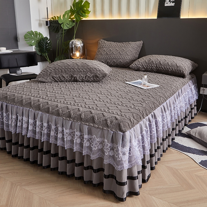 91家纺网 家纺一手货源 找家纺 艾裙海 2025新款180克塔肤绒蕾丝床裙 高级灰