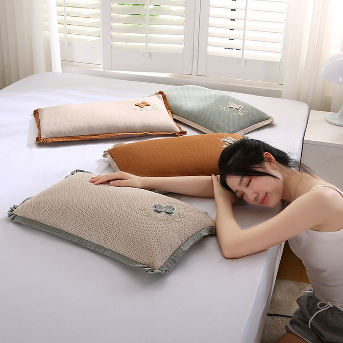 91家纺网 家纺一手货源 找家纺 （总）蔻眠 2024新款蝶梦-全棉立体刺绣甜荞麦护颈枕芯学生成人枕头