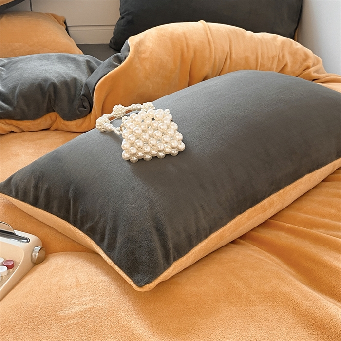 91家纺网 家纺一手货源 找家纺 857家居 2024新款A类牛奶绒纯色双拼四件套 火山橙