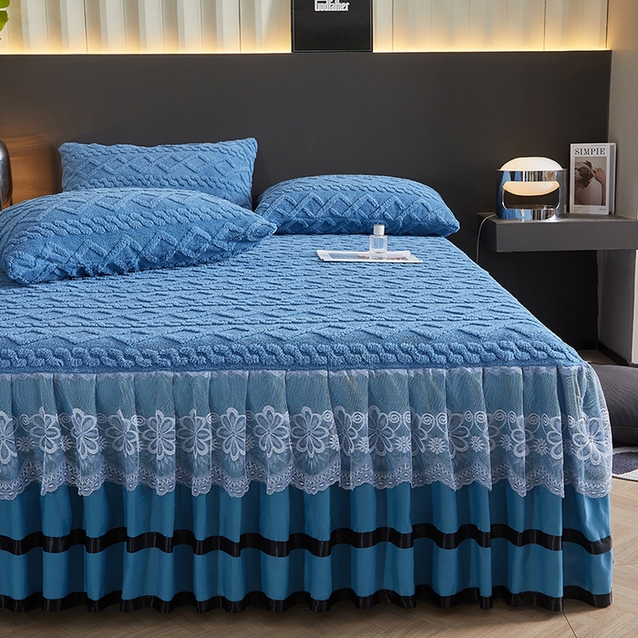 91家纺网 家纺一手货源 找家纺 艾裙海 2025新款180克塔肤绒蕾丝床裙 孔雀蓝