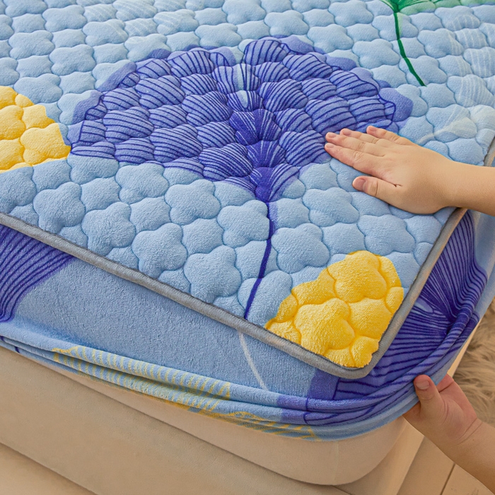 91家纺网 家纺一手货源 找家纺 卡伦家纺 2025新款A类牛奶绒大豆纤维抗菌夹棉床笠 金叶飘香