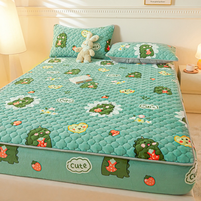 91家纺网 家纺一手货源 找家纺 卡伦家纺 2025新款A类牛奶绒大豆纤维抗菌夹棉床笠 呆萌恐龙