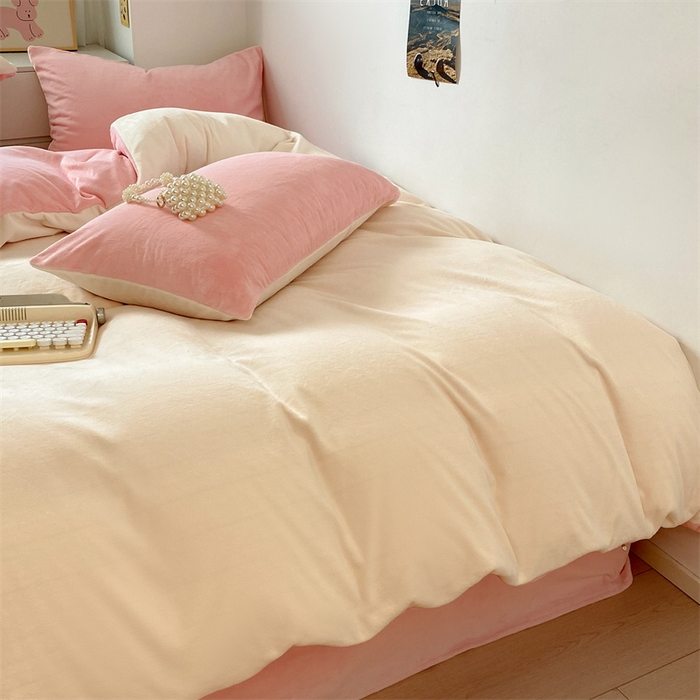 91家纺网 家纺一手货源 找家纺 857家居 2024新款A类牛奶绒纯色双拼四件套 奶昔粉