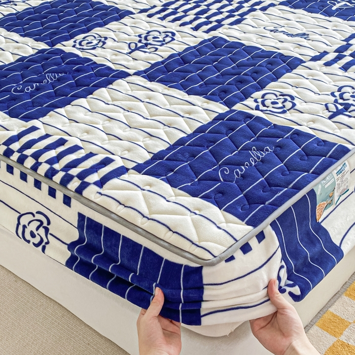 91家纺网 家纺一手货源 找家纺 卡伦家纺 2025新款A类牛奶绒大豆纤维抗菌夹棉床笠 花开一夏