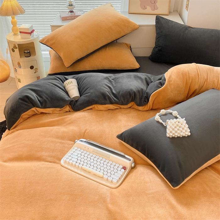 91家纺网 家纺一手货源 找家纺 857家居 2024新款A类牛奶绒纯色双拼四件套 火山橙