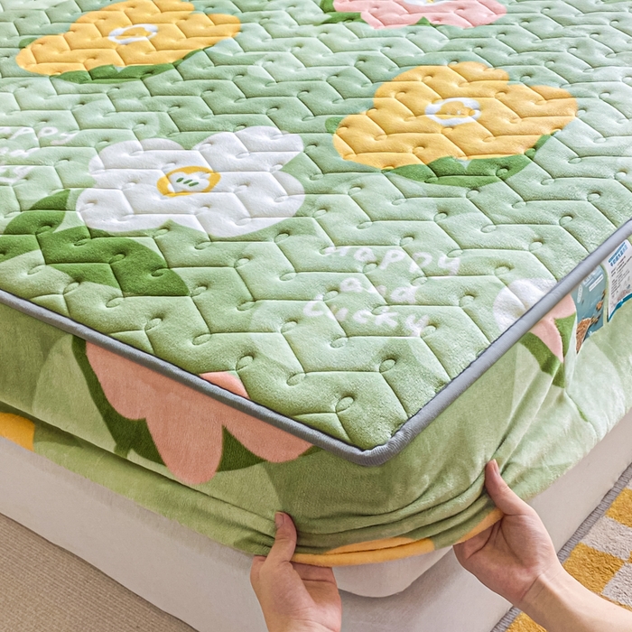 91家纺网 家纺一手货源 找家纺 卡伦家纺 2025新款A类牛奶绒大豆纤维抗菌夹棉床笠 花之谷