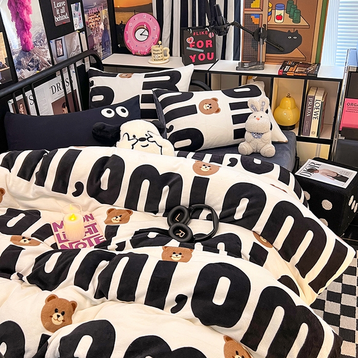 91家纺网 家纺一手货源 找家纺 HL原创 2024新款黑色场景印花牛奶绒四件套 巧克力豆