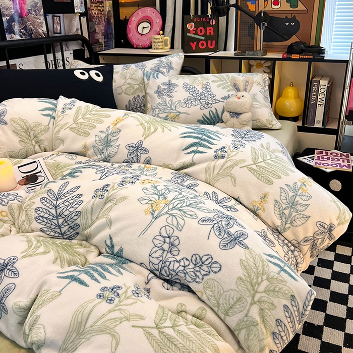 91家纺网 家纺一手货源 找家纺 HL原创 2024新款黑色场景印花牛奶绒四件套 森林奇缘