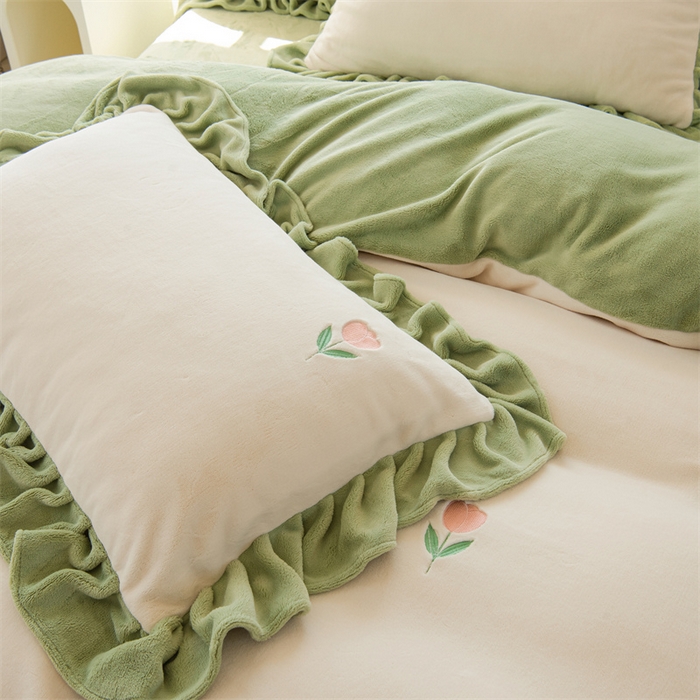 91家纺网 家纺一手货源 找家纺 笙意家纺 2025新款牛奶绒花边郁金香花卉樱桃刺绣四件套 郁金香-奶昔白+月牙绿