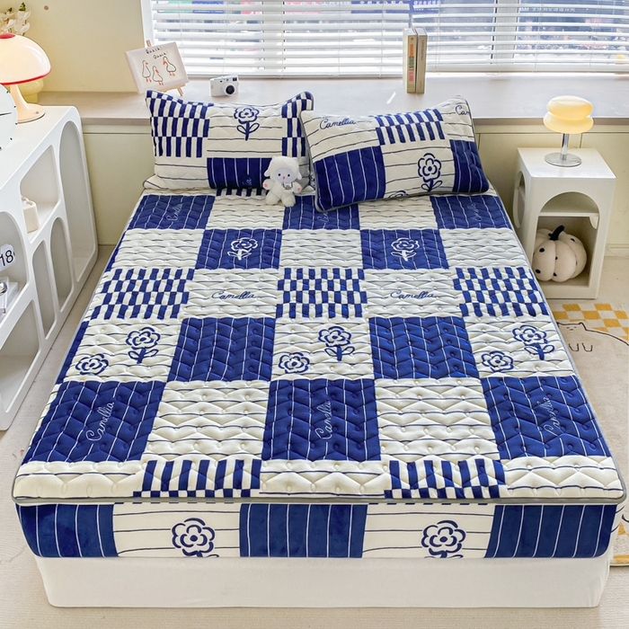 91家纺网 家纺一手货源 找家纺 卡伦家纺 2025新款A类牛奶绒大豆纤维抗菌夹棉床笠 花开一夏