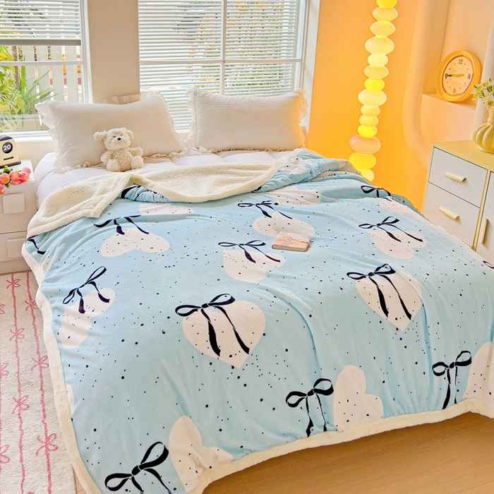 91家纺网 家纺一手货源 找家纺 鑫喜莱家纺 2024新款牛奶绒羊羔绒盖毯毛毯毯子午睡毯 蓝色蝴蝶结