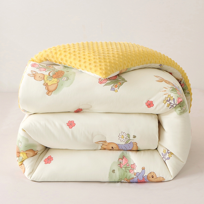 91家纺网 家纺一手货源 找家纺 爱宝被业 2025新款水洗棉双层纱豆豆绒被 彼得兔