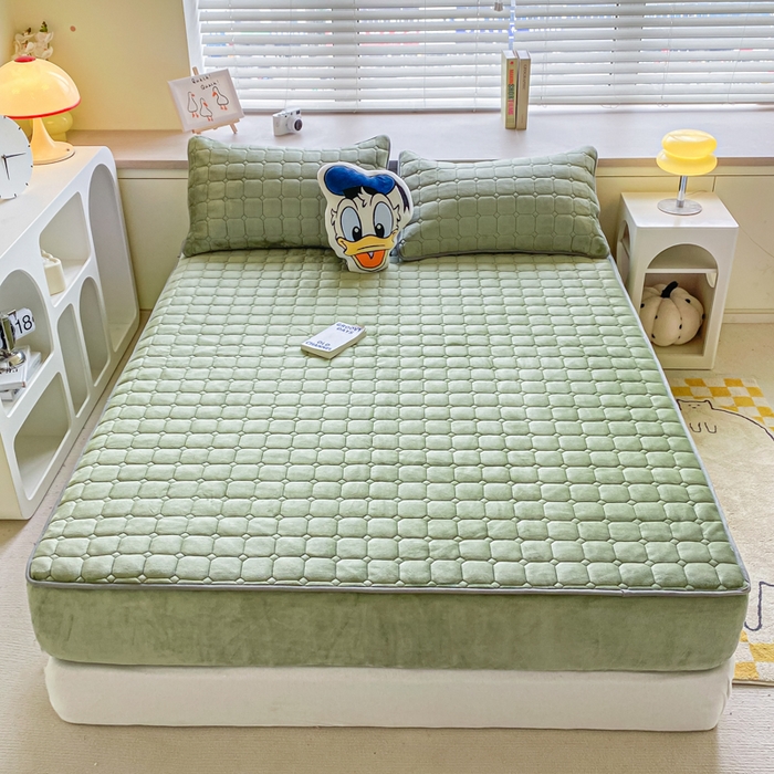 91家纺网 家纺一手货源 找家纺 卡伦家纺 2025新款A类牛奶绒大豆纤维抗菌夹棉床笠 抹茶绿