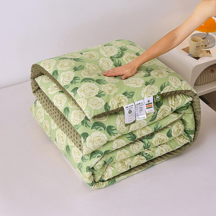 91家纺网 家纺一手货源 找家纺 爱宝被业 2025新款水洗棉双层纱豆豆绒被 迷恋