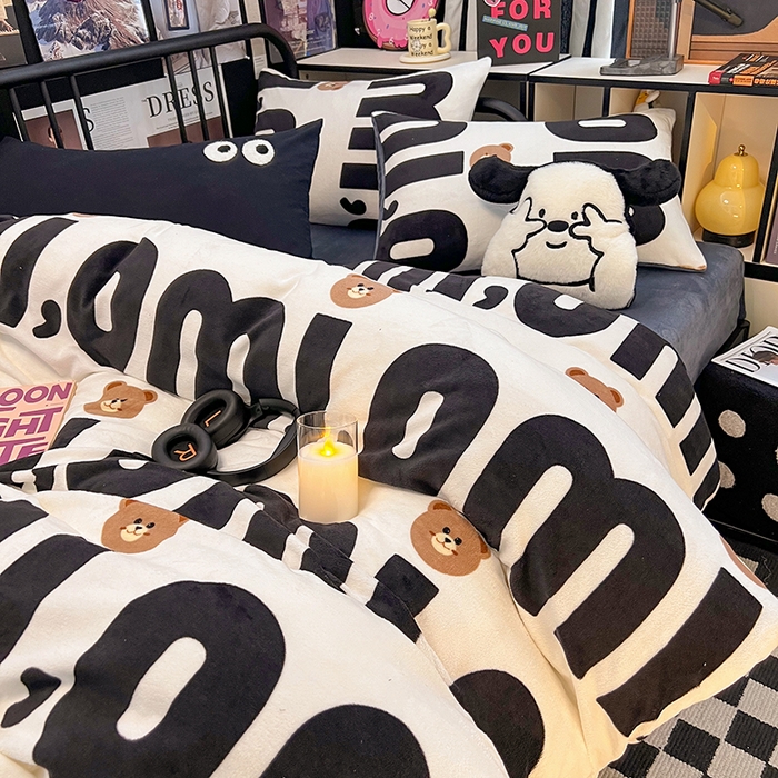 91家纺网 家纺一手货源 找家纺 HL原创 2024新款黑色场景印花牛奶绒四件套 巧克力豆