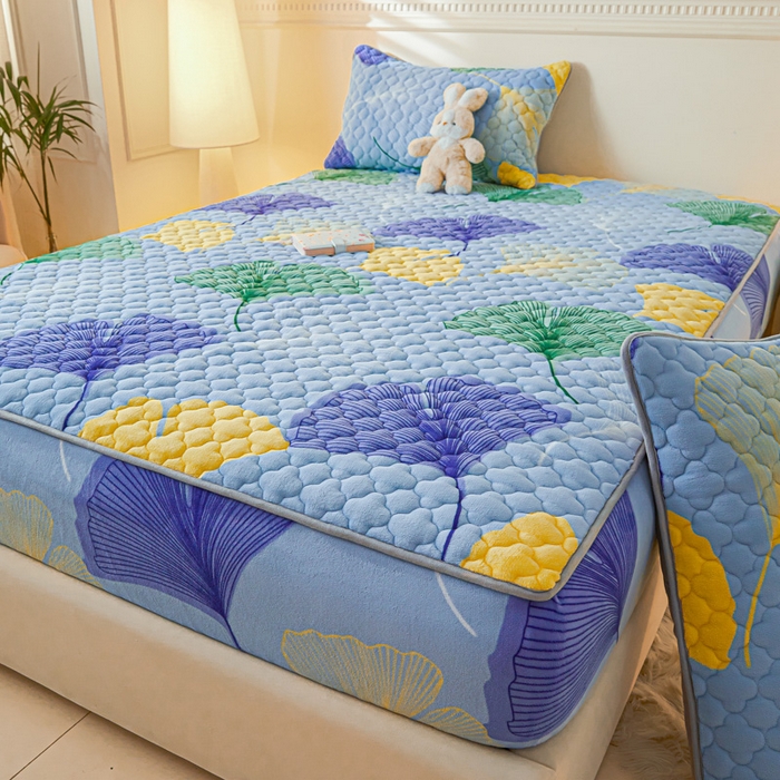 91家纺网 家纺一手货源 找家纺 卡伦家纺 2025新款A类牛奶绒大豆纤维抗菌夹棉床笠 金叶飘香