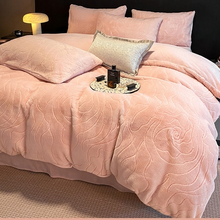 91家纺网 家纺一手货源 找家纺 金牛座家纺 2025新款高克重提花兔绒四件套-玫瑰之约 玫瑰之约-浅粉