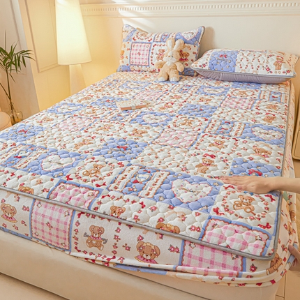 91家纺网 家纺一手货源 找家纺 （总）卡伦家纺 2025新款A类牛奶绒大豆纤维抗菌夹棉床笠