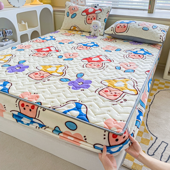 91家纺网 家纺一手货源 找家纺 卡伦家纺 2025新款A类牛奶绒大豆纤维抗菌夹棉床笠 花间蘑力