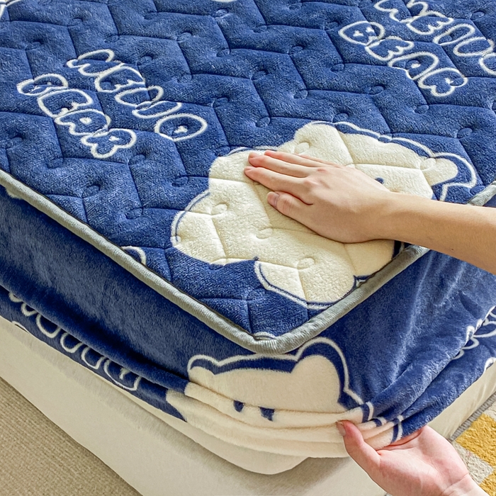 91家纺网 家纺一手货源 找家纺 卡伦家纺 2025新款A类牛奶绒大豆纤维抗菌夹棉床笠 开心乐园