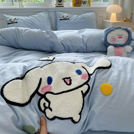 91家纺网 家纺一手货源 找家纺 （总）奈颜 2024正版授权三丽鸥爆款超柔水洗棉纯色毛巾绣四件套学生三件套（含防伪吊牌）-摄影图