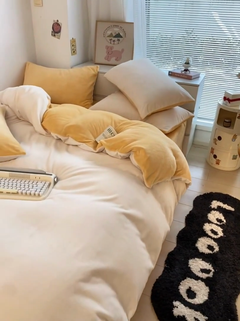 91家纺网 家纺一手货源 找家纺 857家居 2024新款A类牛奶绒纯色双拼四件套 奶昔黄
