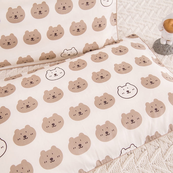 91家纺网 家纺一手货源 找家纺 2024新款A类60支印花儿童枕头套 小熊欢乐谷