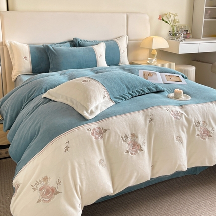 91家纺网 家纺一手货源 找家纺 （总）金牛座家纺 2025新款牛奶绒拼接刺绣四件套-遇见系列