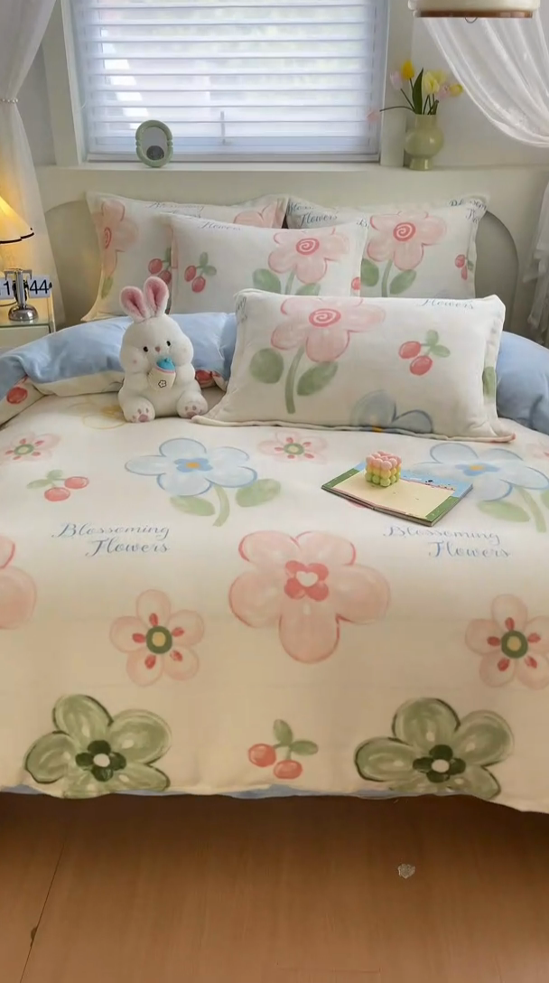 91家纺网 家纺一手货源 找家纺 梦之岛 2024新款高克重小清新印花牛奶绒保暖四件套 花香四溢