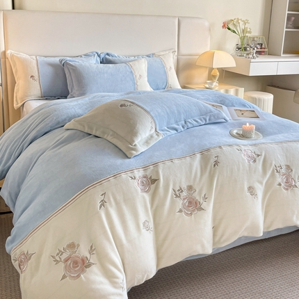 91家纺网 家纺一手货源 找家纺 （总）金牛座家纺 2025新款牛奶绒拼接刺绣四件套-遇见系列