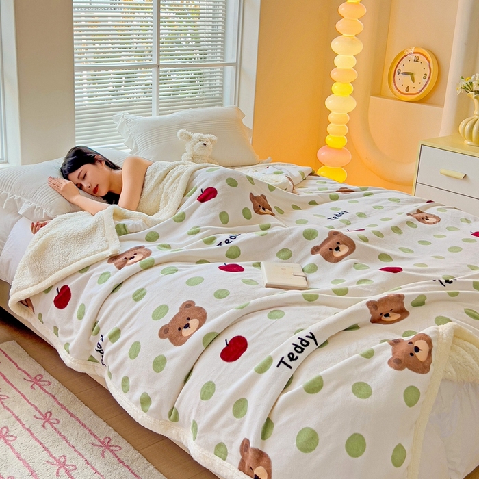 91家纺网 家纺一手货源 找家纺 鑫喜莱家纺 2024新款牛奶绒羊羔绒盖毯毛毯毯子午睡毯 苹果熊